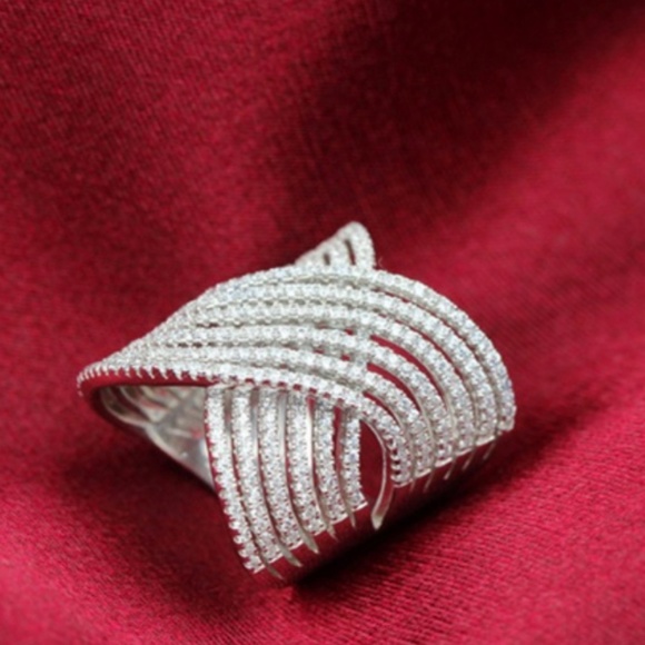 CLEARANCE!! SLASHED PRICE 😍 Criss-cross design. - Picture 5 of 7